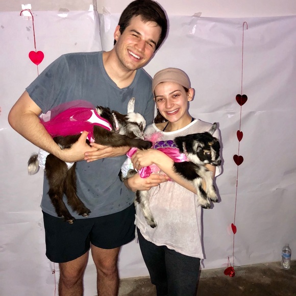 Welcome to my closet 🛍🌹💕⚡️🤩 - Picture 3 of 8